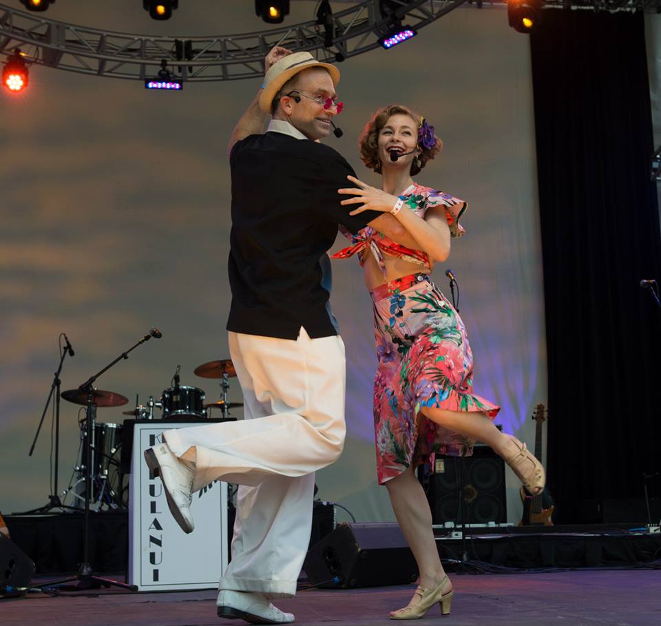 Paolo & Lainey teach at Midsummer Night Swing 2015